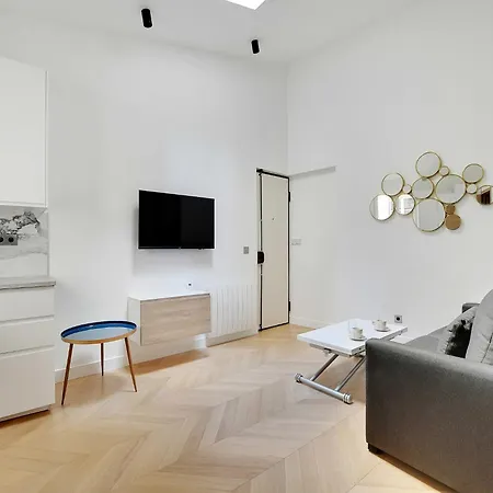 Elegant Flat Near Champs-elysees Paris