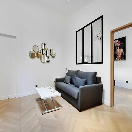 Elegant Flat Near Champs-elysees * Paris