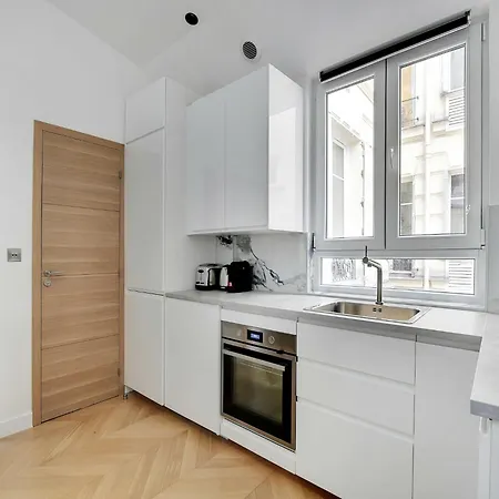 Elegant Flat Near Champs-elysees Paris