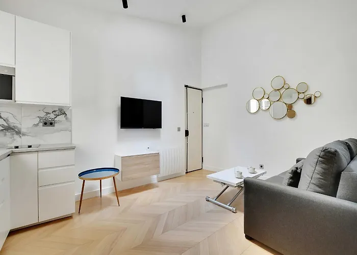 Elegant Flat Near Champs-elysees Paris