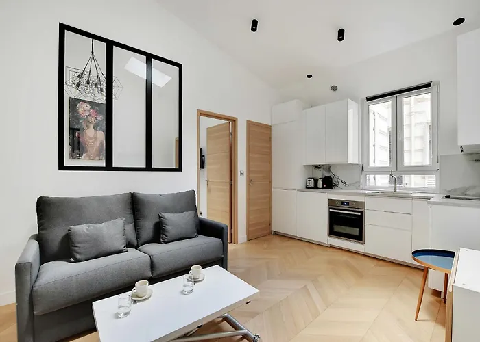 Elegant Flat Near Champs-elysees