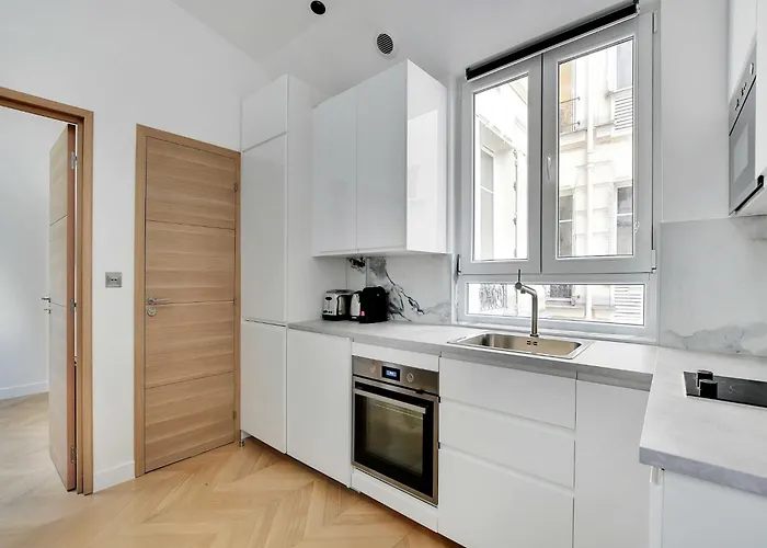 Elegant Flat Near Champs-elysees Paris